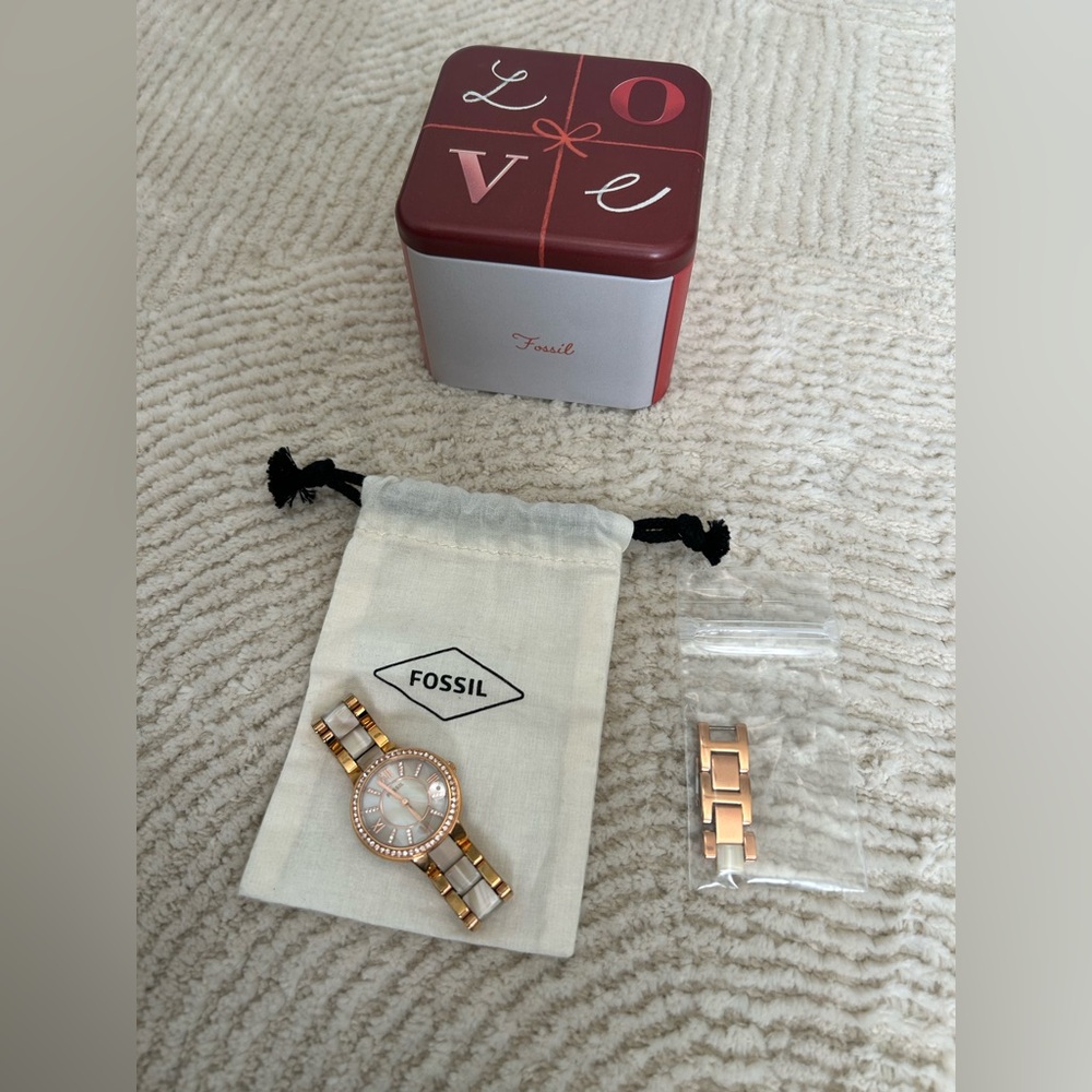 Fossil Women's Rose Gold and Cream Watch - Picture 2 of 4